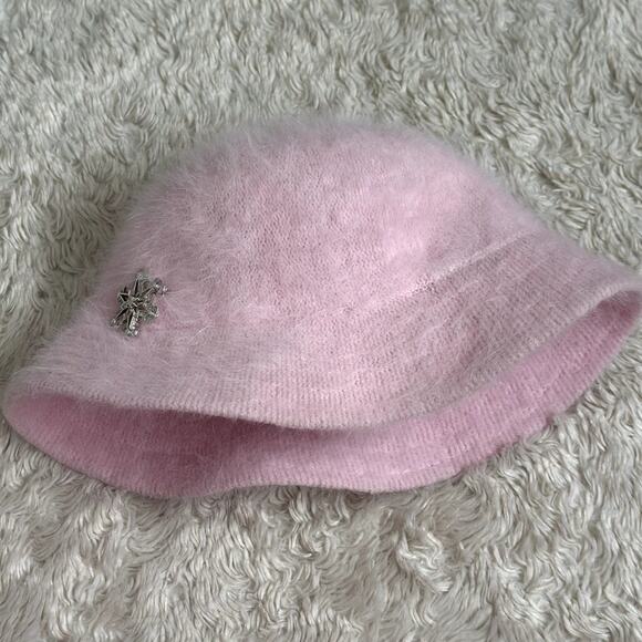 Gorgeous Vintage Pink Angora Fuzzy Bucket Hat with Snowflake Brooch - Picture 7 of 7